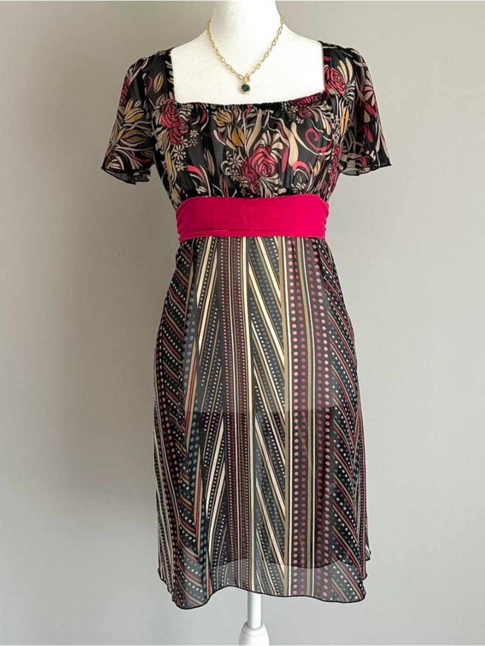 90s pink and black floral mini dress with a pink tie waist Size: XS